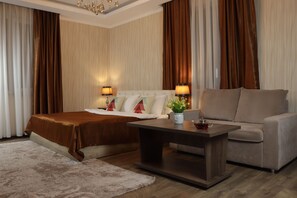 Deluxe Double Room | Egyptian cotton sheets, premium bedding, memory foam beds, minibar