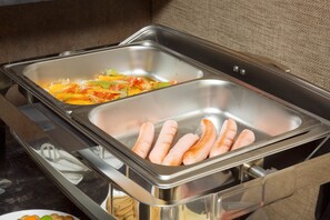 Free daily buffet breakfast
