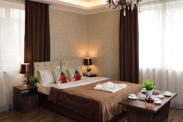 Deluxe Double Room | Egyptian cotton sheets, premium bedding, memory foam beds, minibar
