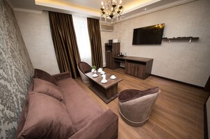 Suíte superluxo | Área de estar | TV de plasma, filmes pagos, pisos aquecidos