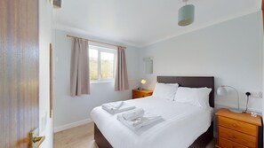 3 bedrooms, iron/ironing board, Internet, bed sheets - Bramble is a comfortable holiday bungalow within walking distance of the stunning coast line (Hayle)