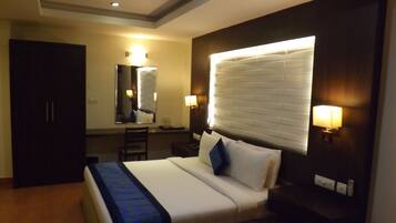 Premium Room | Desk, soundproofing, rollaway beds, wheelchair access