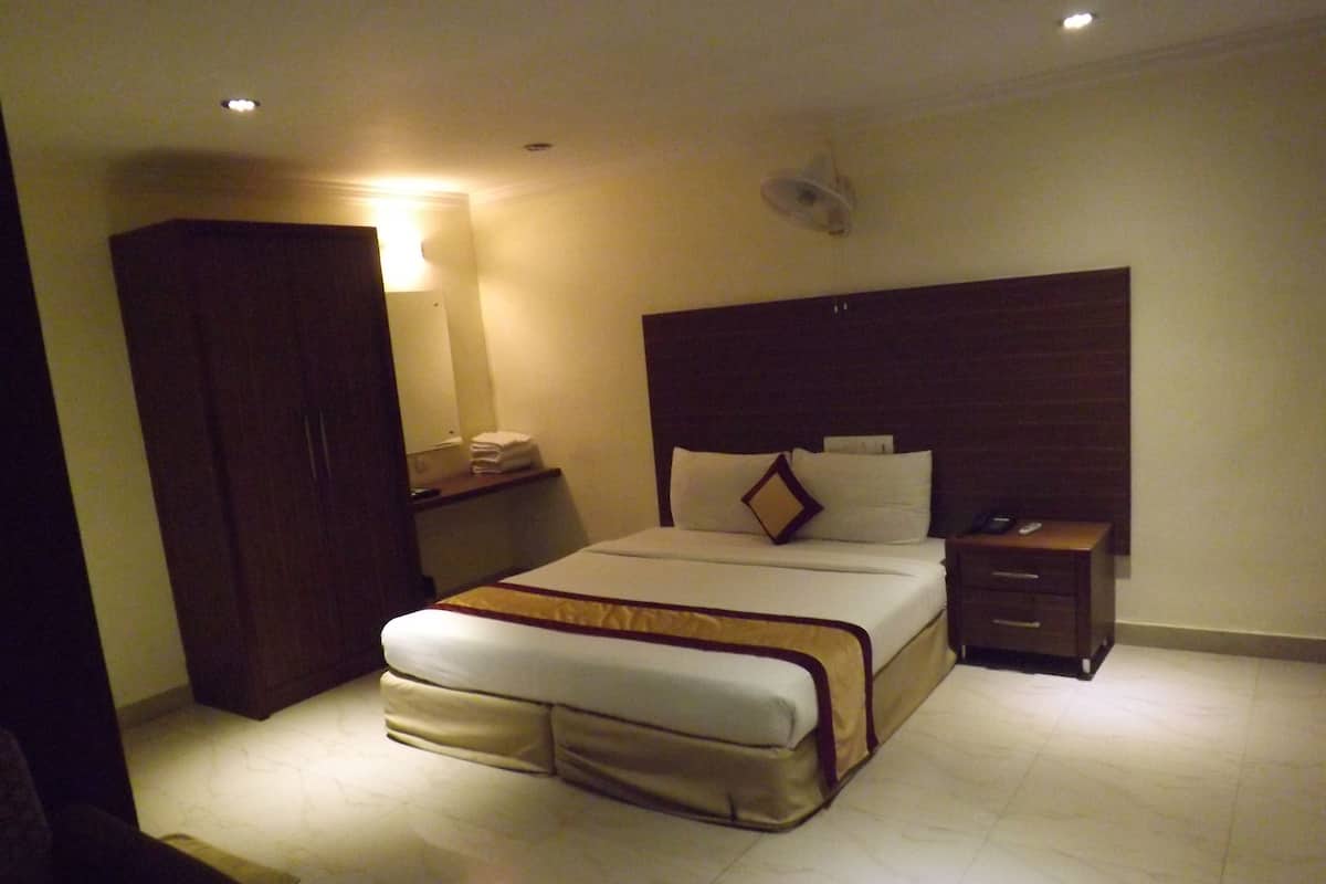 Club Room (Non AC) | Desk, soundproofing, rollaway beds, wheelchair access