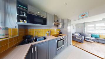 Fridge, microwave, oven, stovetop