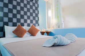 Desk, soundproofing, free WiFi, bed sheets - Great Hill Resort (La-ngu)