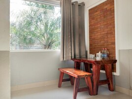 Quarto casal standard | Opções para refeição no quarto