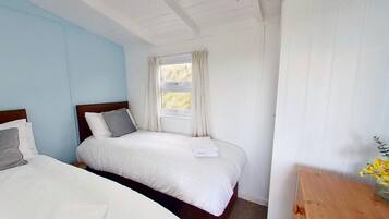 1 bedroom, iron/ironing board, bed sheets