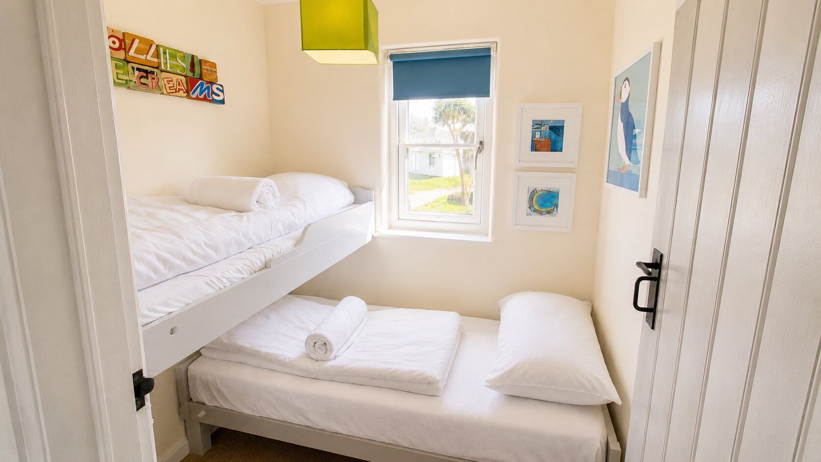 3 bedrooms, iron/ironing board, internet, bed sheets