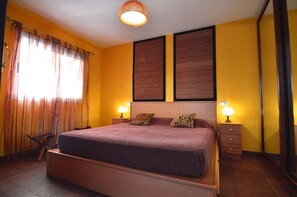 4 habitaciones, escritorio, tabla de planchar con plancha y wifi gratis 