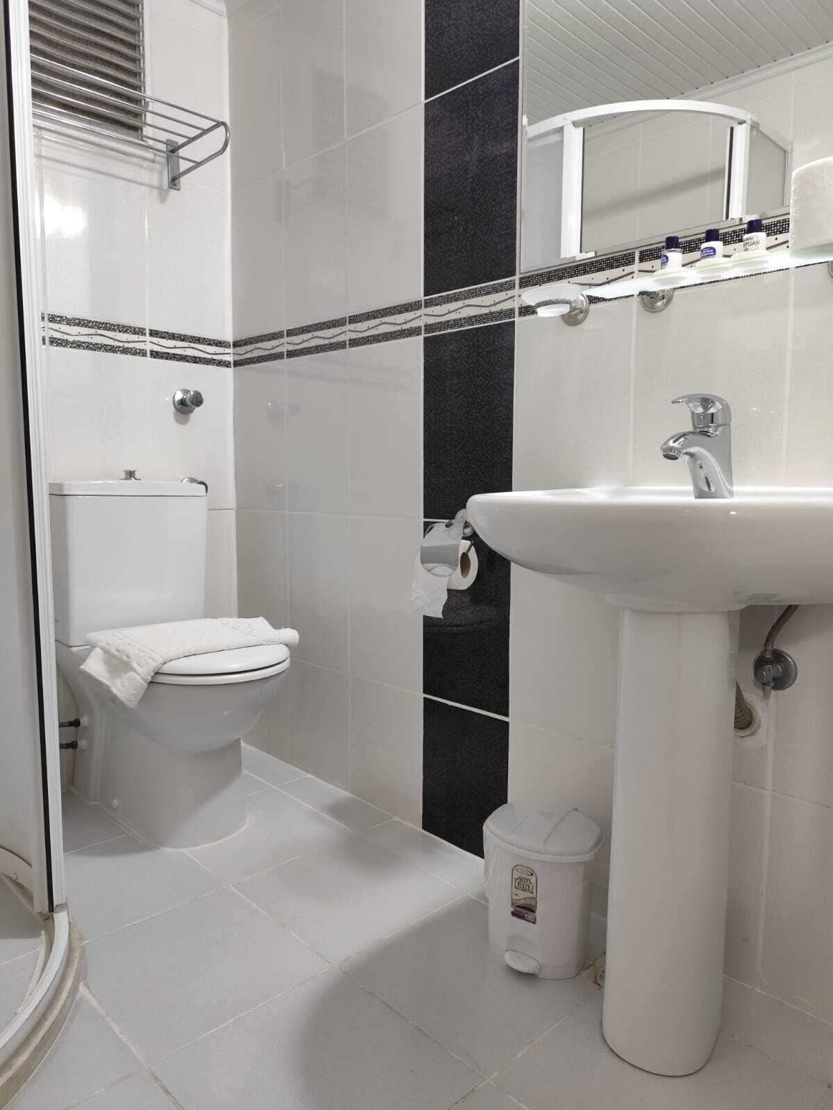 triple room, 3 single beds | bathroom | shower, free toiletries, hair dryer, slippers