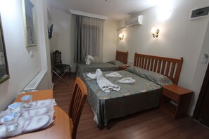 Triple Room | Premium bedding, soundproofing, iron/ironing board, free WiFi - Hotel Ave Maria (Selçuk)
