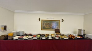 每日供应自助式早餐（每人 TRY 350）