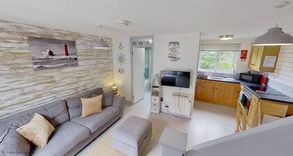 36 Strawberry Hill, Tolroy Manor