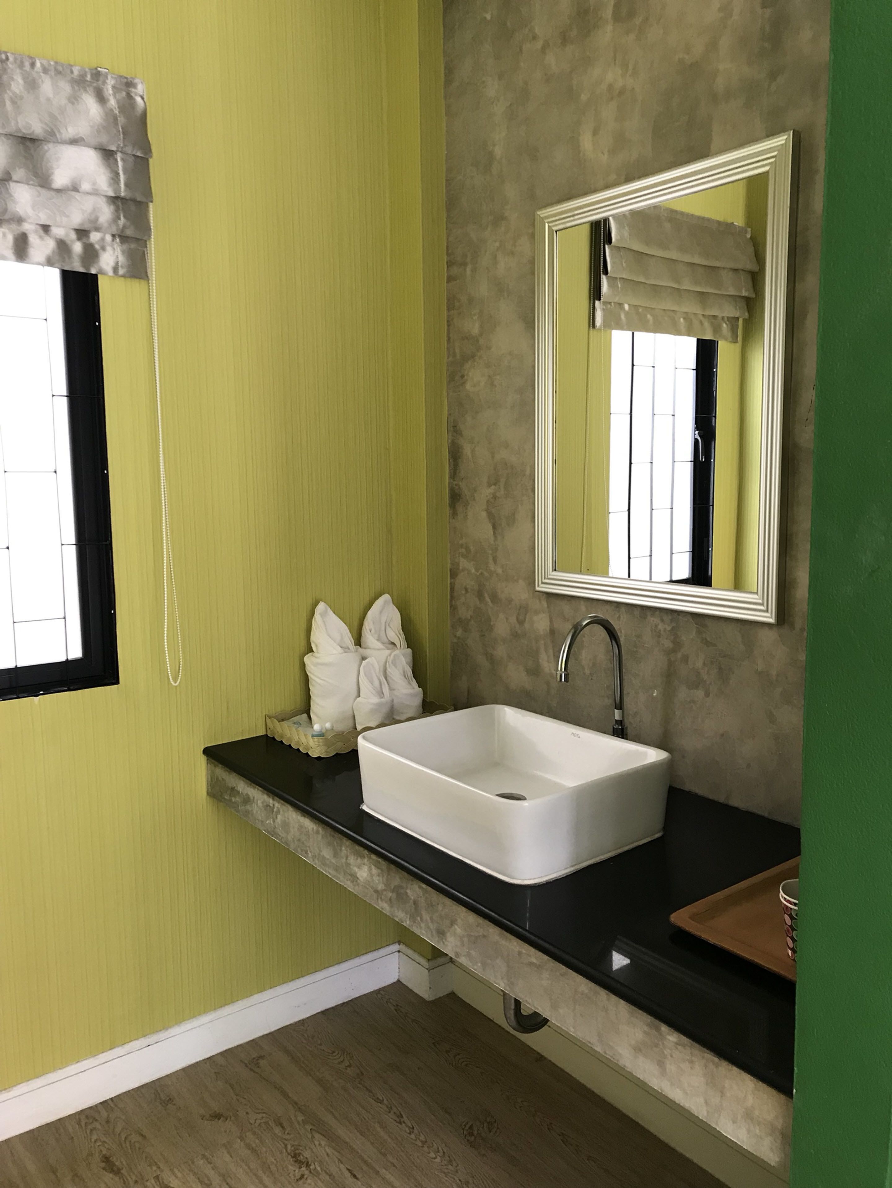 standard room | bathroom sink