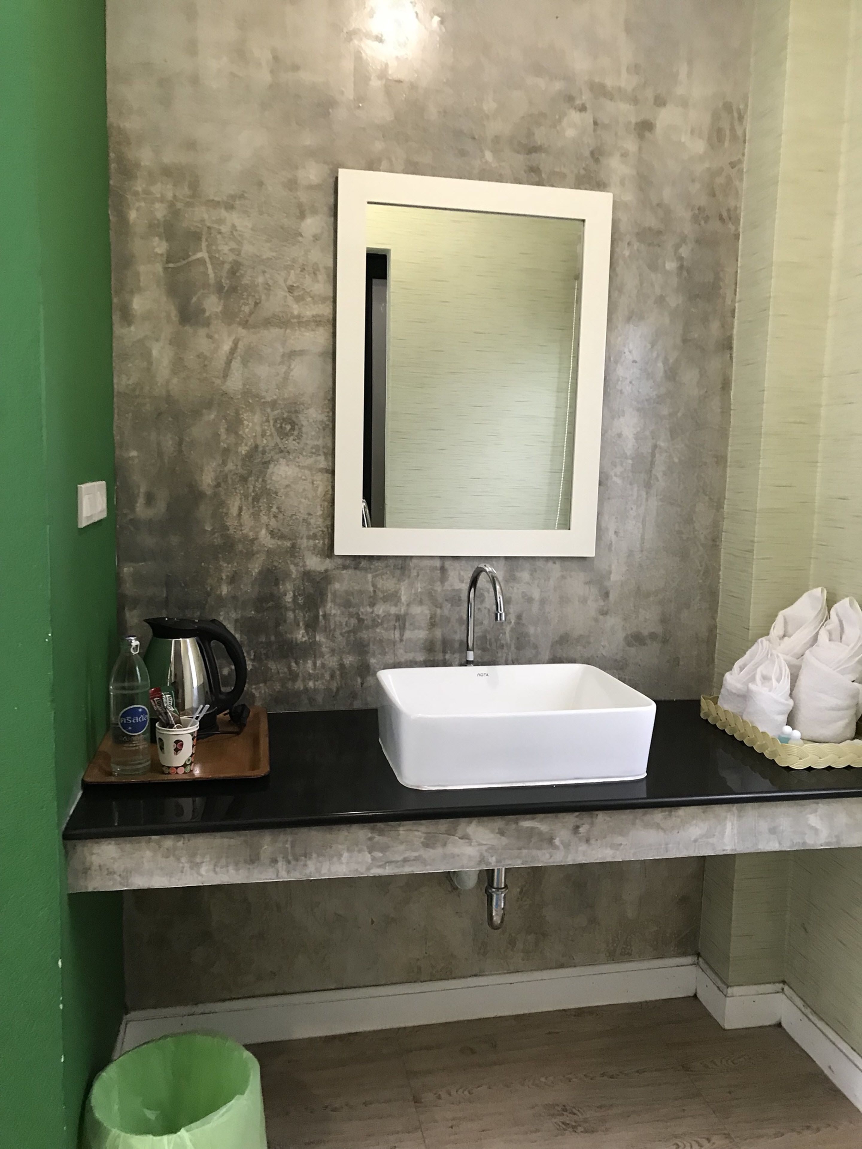 standard room | bathroom sink