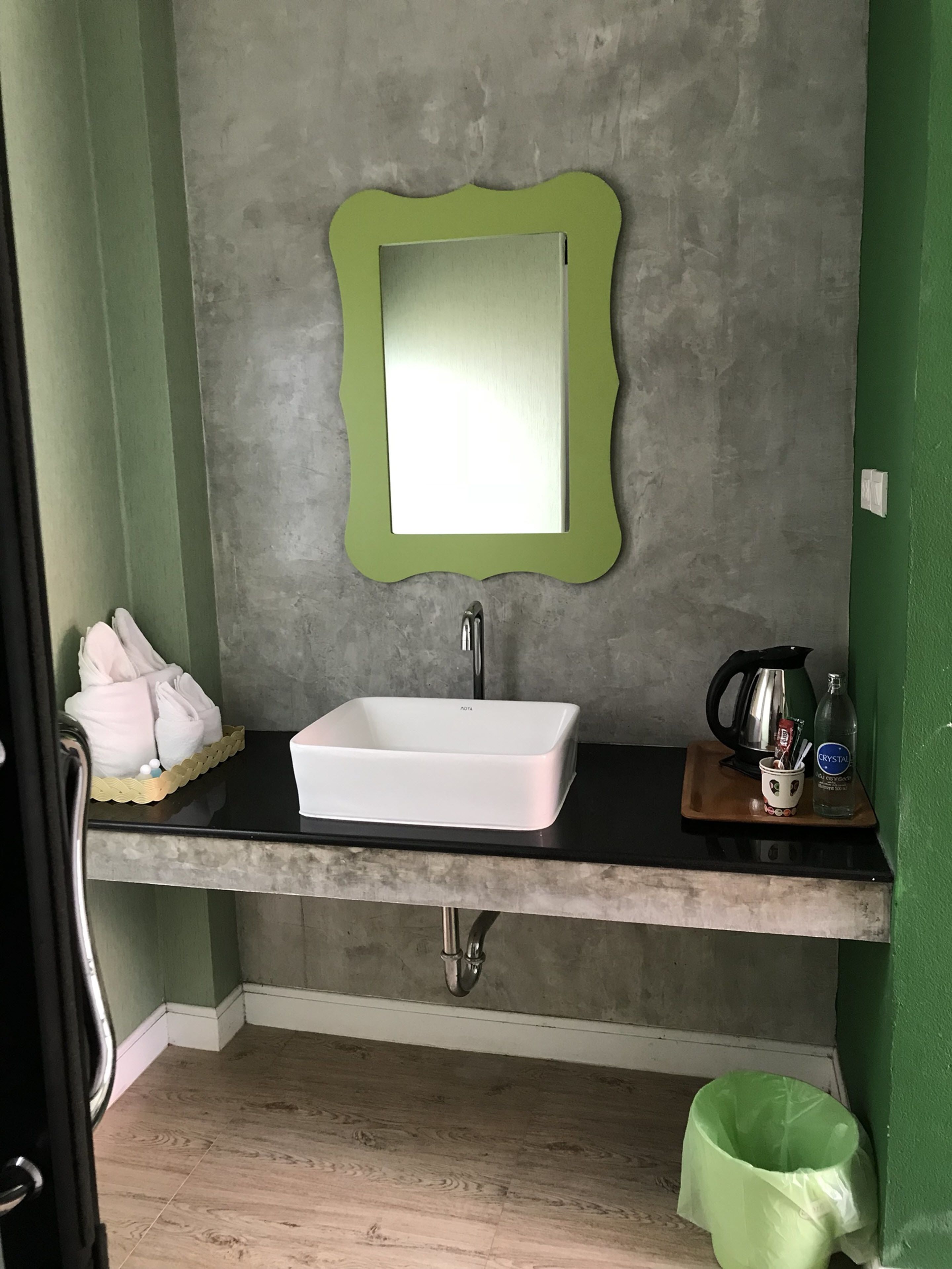 standard room | bathroom sink