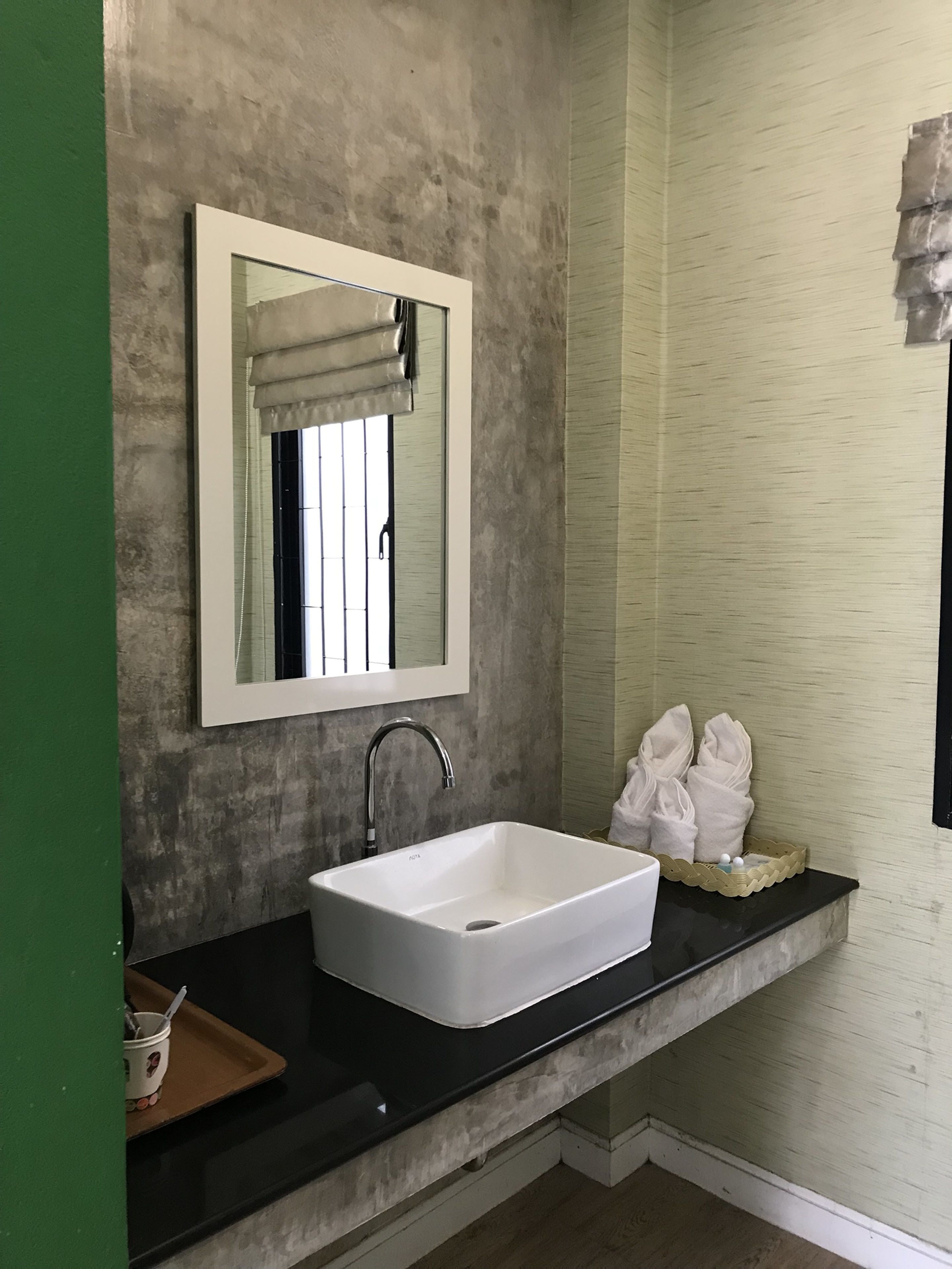 standard room | bathroom sink