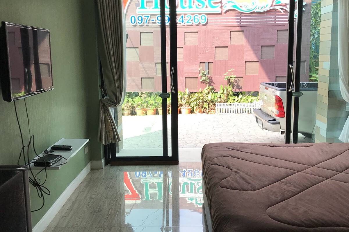 standard room | rollaway beds, free wifi