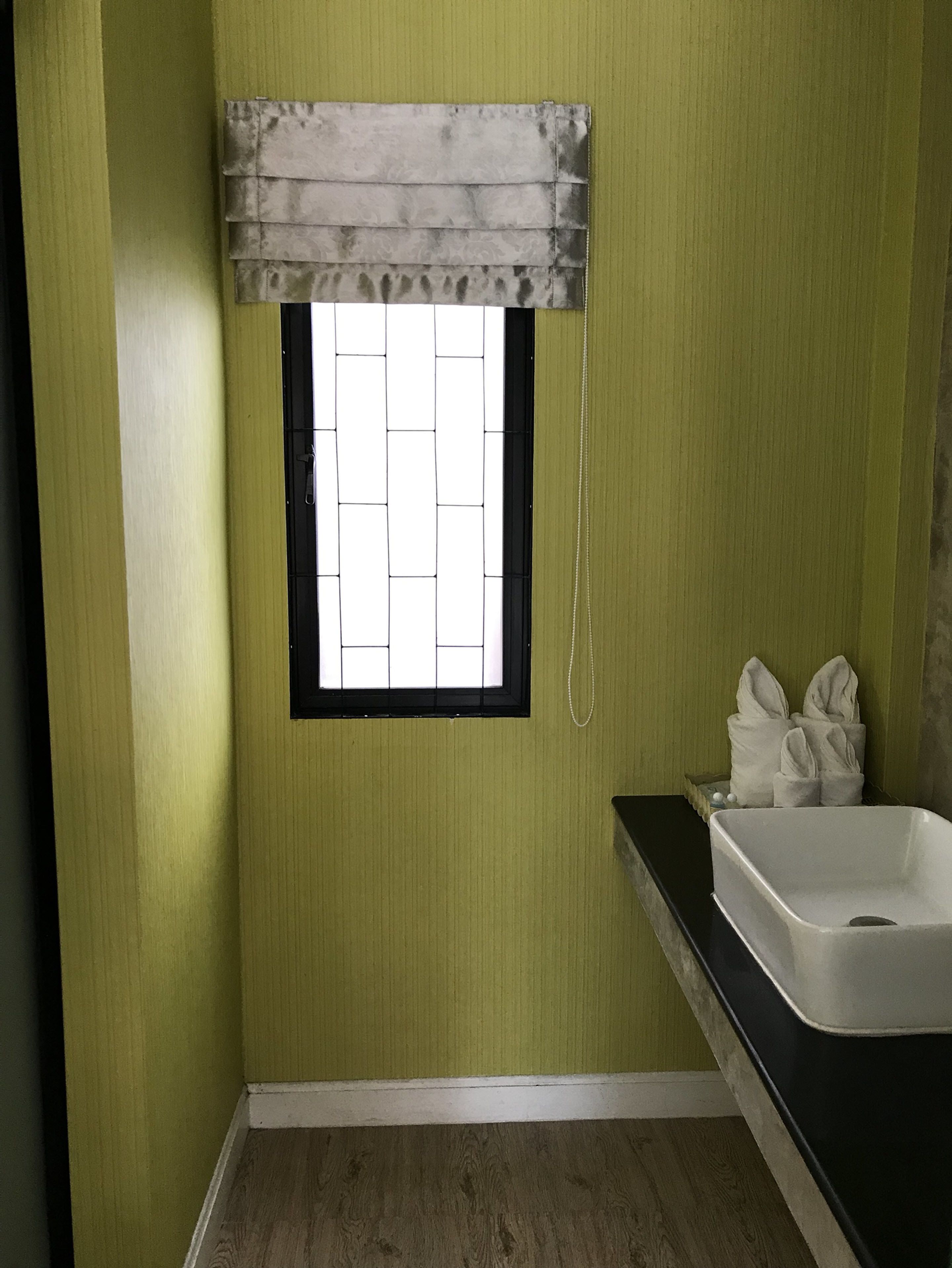 standard room | bathroom sink