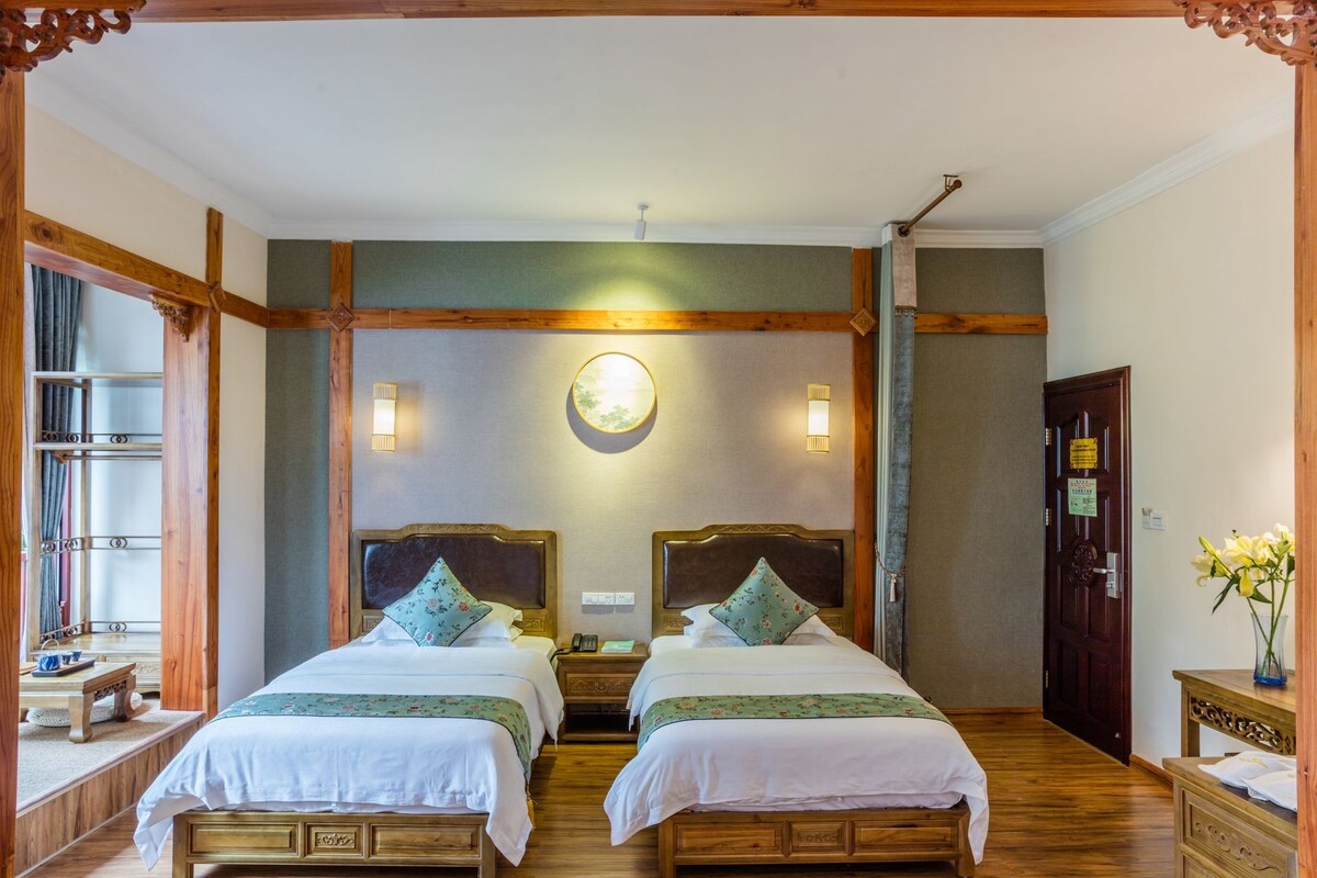 Premium bedding, desk, blackout drapes, soundproofing