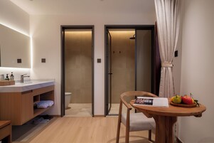 Deluxe Twin Room, Mountain View | Bathroom