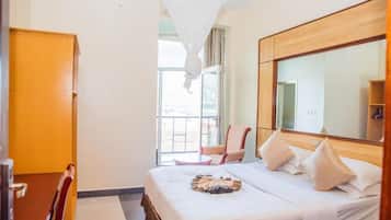 Classic Double Room, 1 Bedroom, Accessible, Pool View