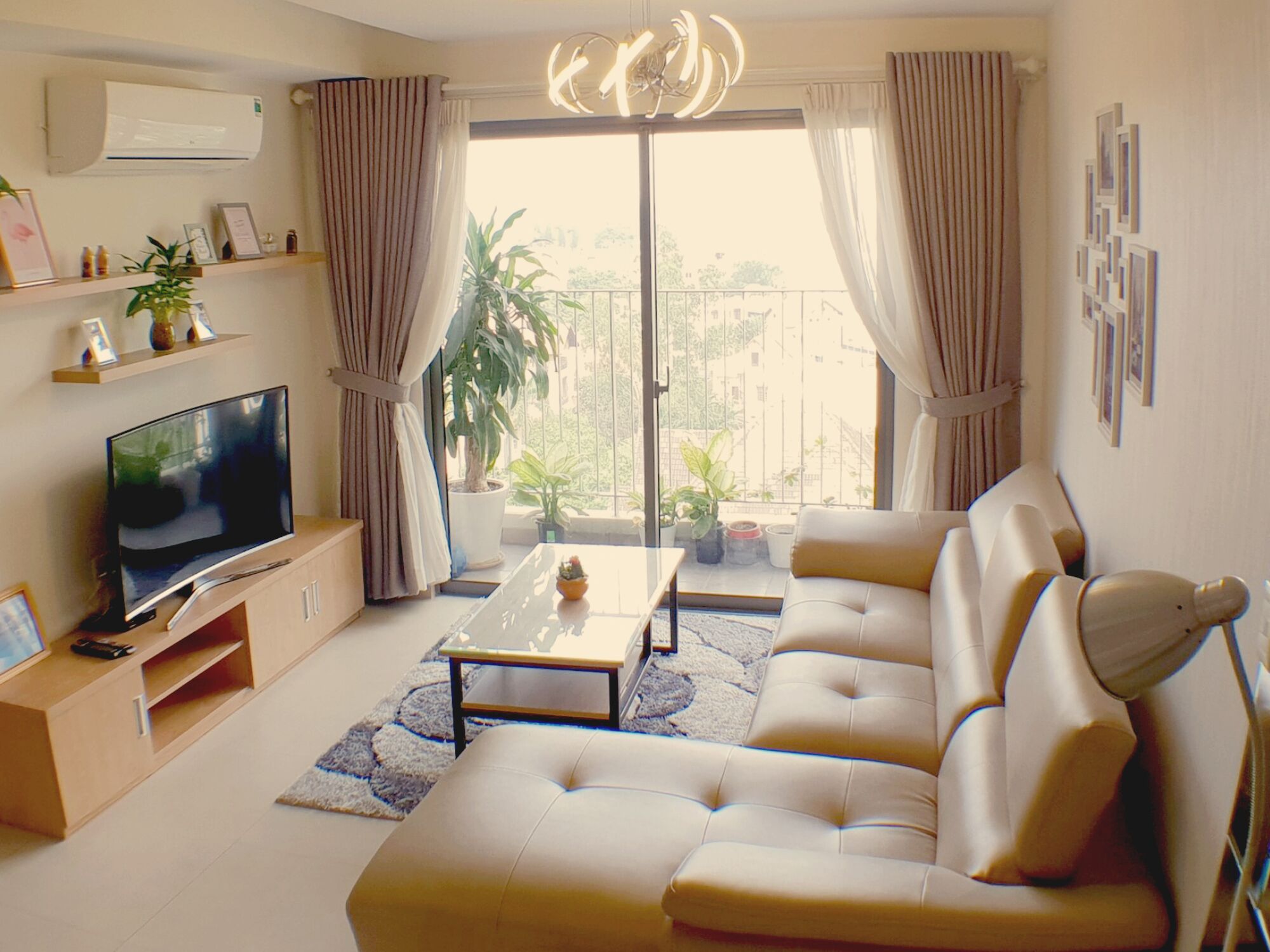 luxury apartment, 3 bedrooms | living room | lcd tv