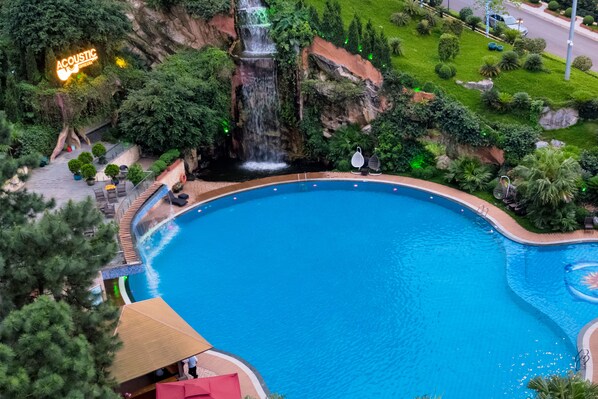 Kolam renang outdoor