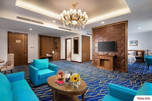 Suite | Minibar, in-room safe, desk, soundproofing - Phoenix Resort Bac Ninh (Bac Ninh)
