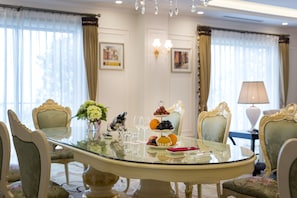 President Room | In-room dining - Phoenix Resort Bac Ninh (Bac Ninh)