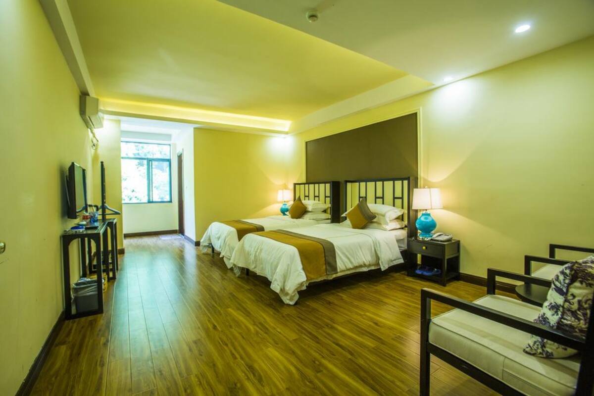 Habitación superior con 2 camas individuales | Escritorio, cortinas blackout y wifi gratis