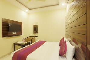 Deluxe Double Room, 1 Double Bed, Accessible, Non Smoking | Premium bedding, minibar, in-room safe, desk