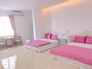 Kamar Keluarga | Meja kerja dan Wi-Fi gratis