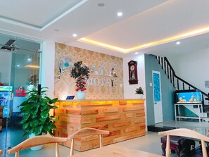 ฝ่ายต้อนรับ