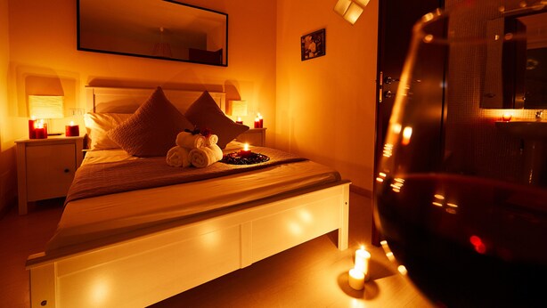 Suite romántica, 1 cama doble con sofá cama, no fumadores, vistas a la ciudad
