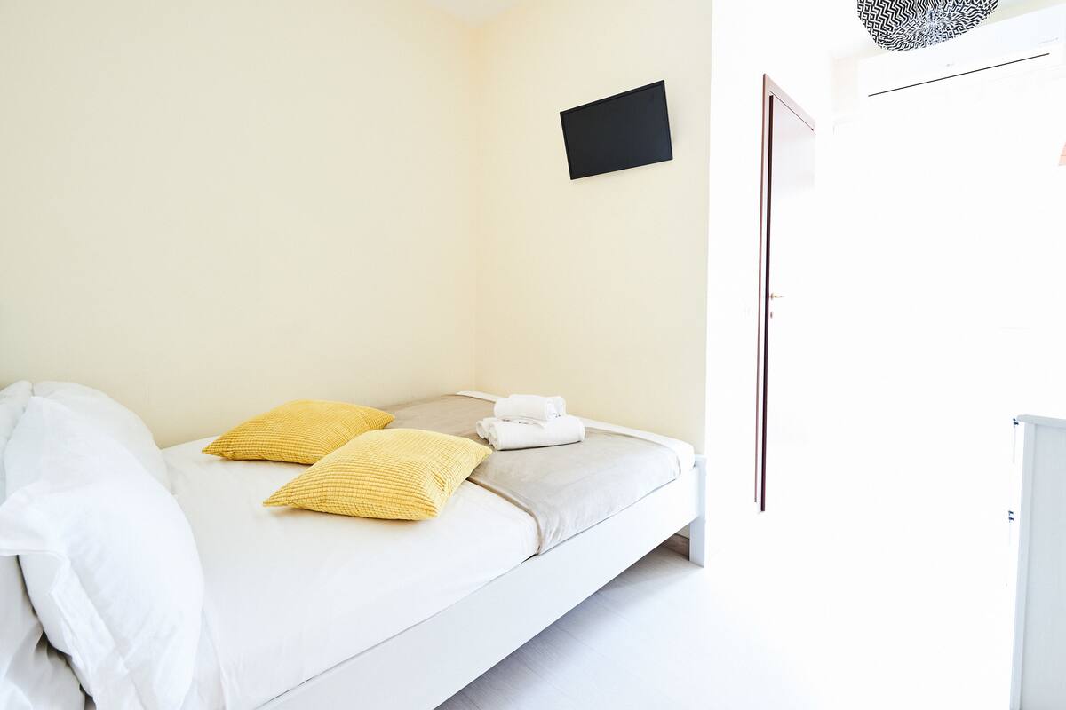 Classic Double Room Single Use, 1 Double Bed, Non Smoking, City View | Desk, WiFi (free)