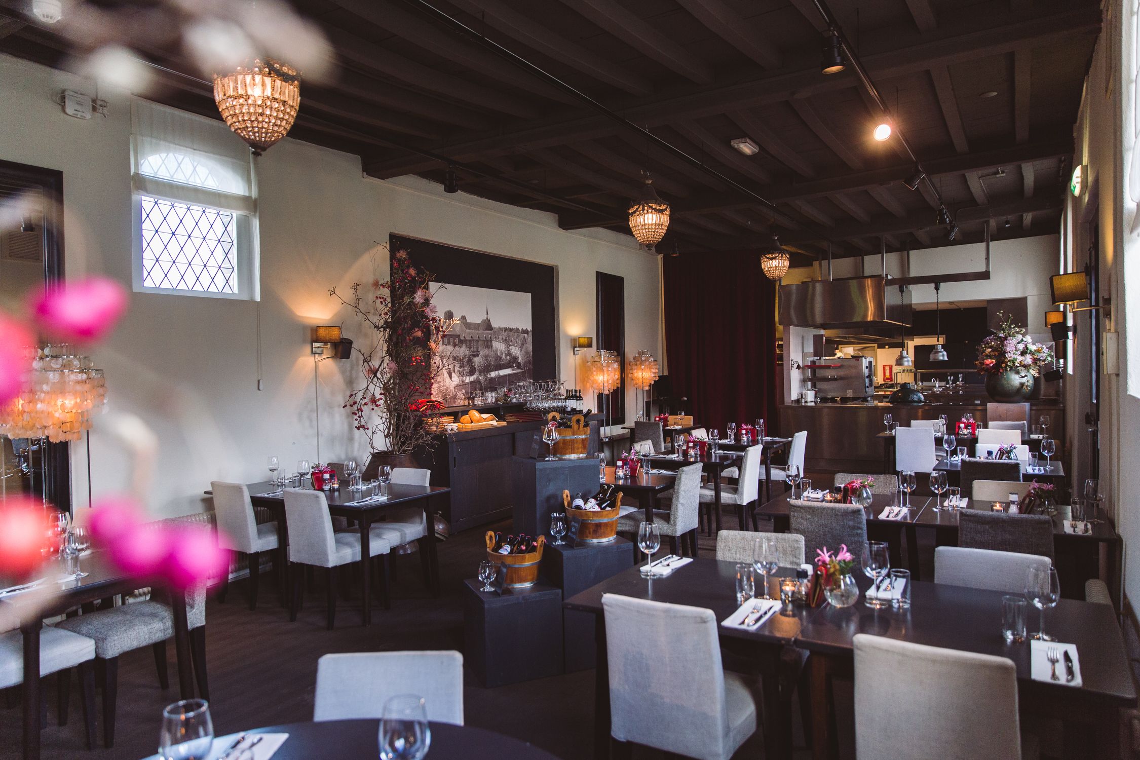 breakfast and dinner served, international cuisine