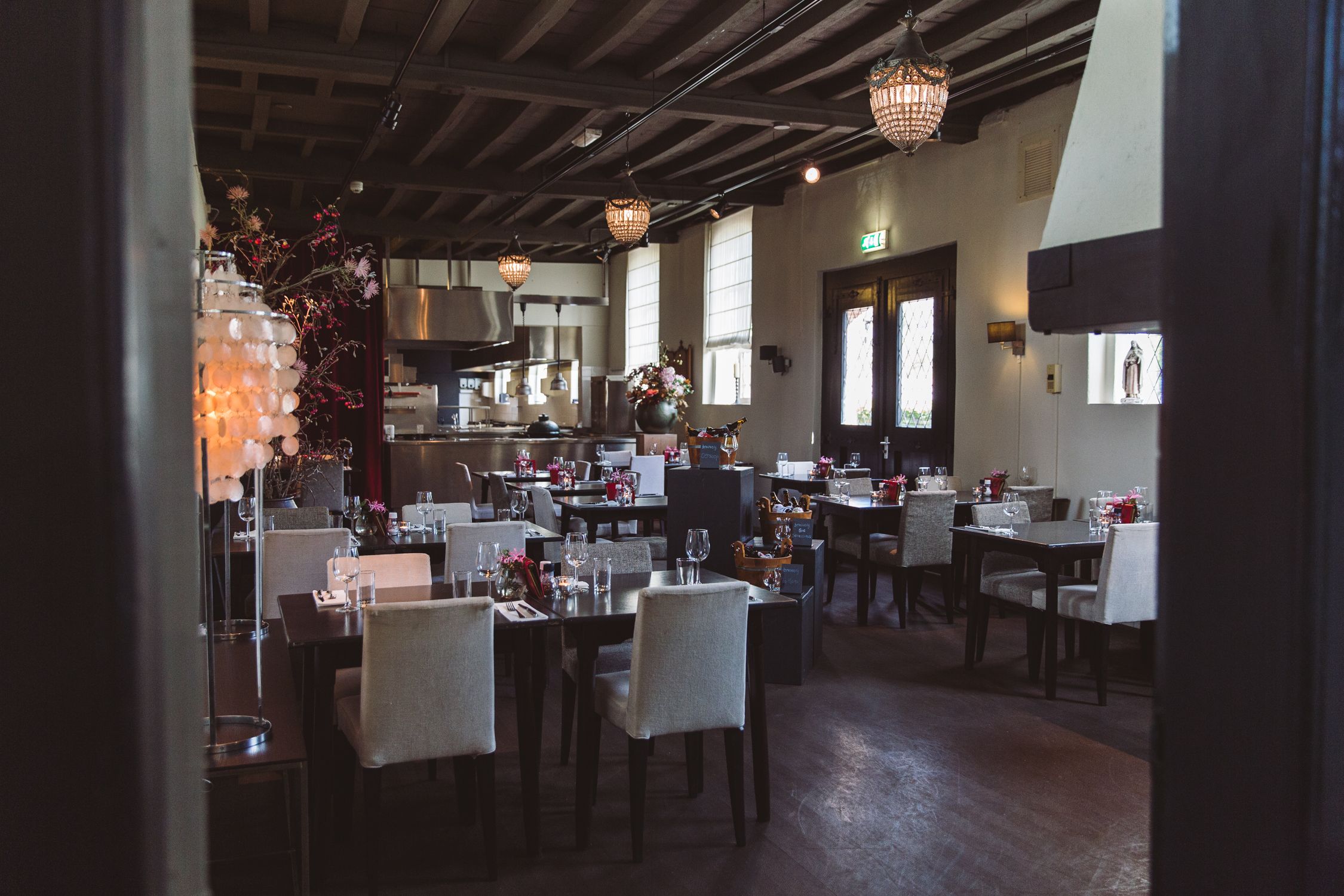 breakfast and dinner served, international cuisine