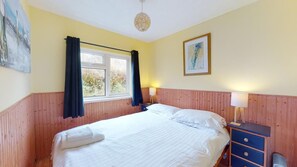 3 quartos, ferros/tábuas de passar roupa, acesso à internet