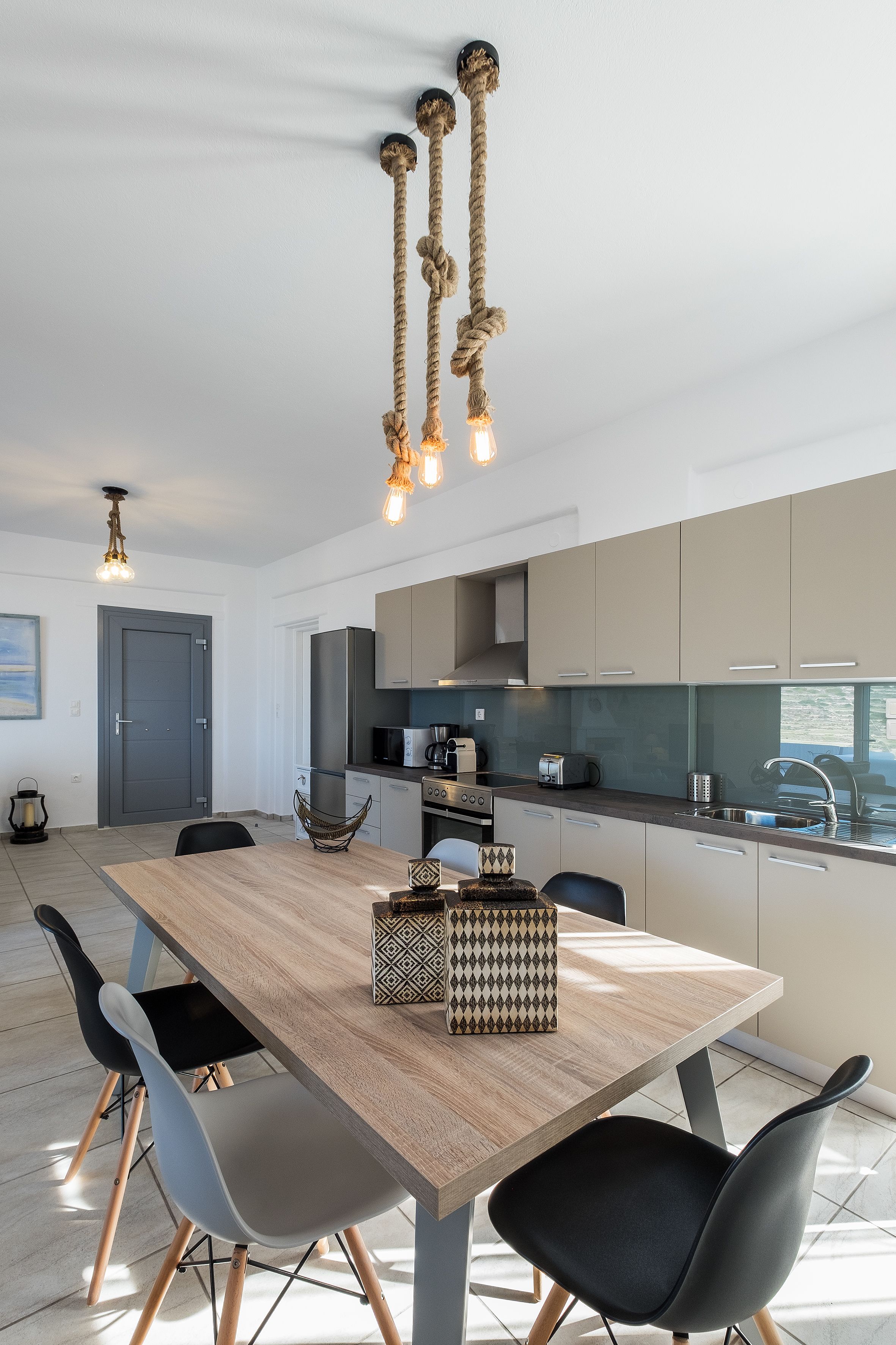 Villa, 2 slaapkamers, toegang tot zwembad, uitzicht op zee (Amphitrite) | Woonruimte | Een 52-inch flatscreentelevisie met satellietzenders en een smart-tv