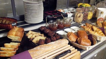 Daily buffet breakfast (EUR 14 per person)