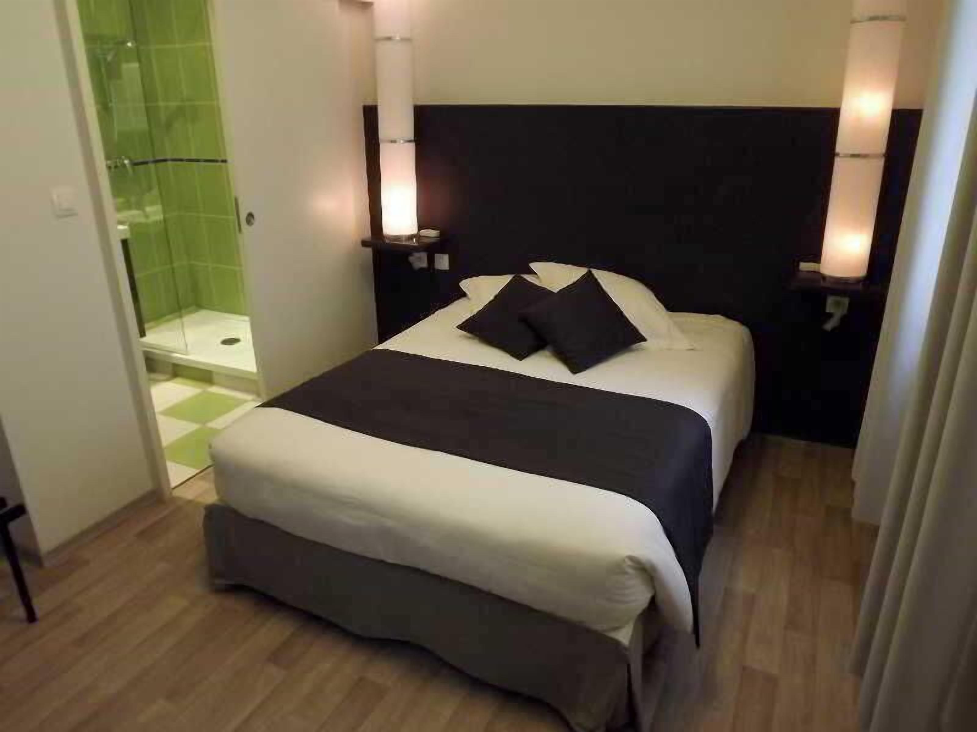 Premium bedding, individually decorated, individually furnished, desk