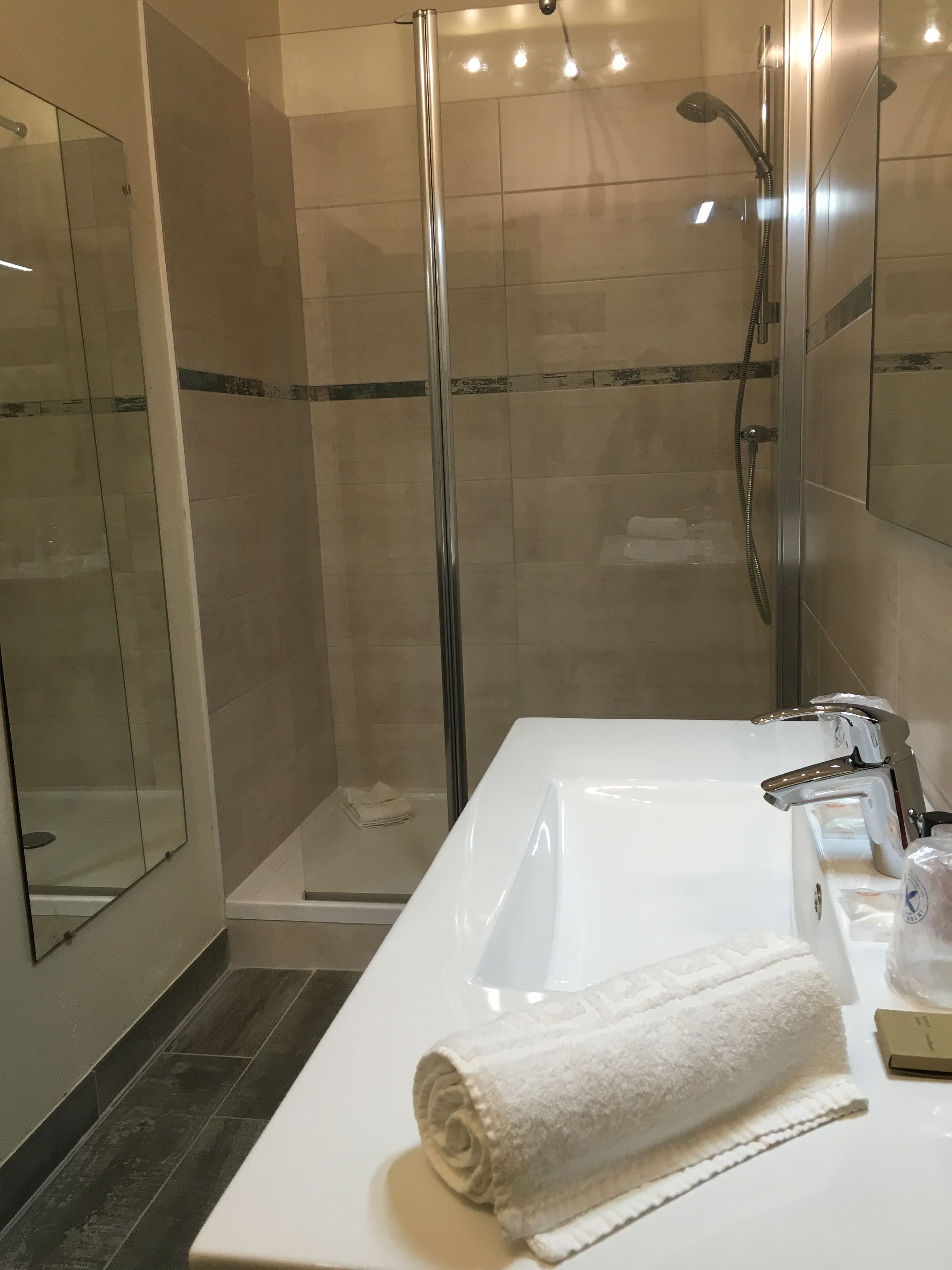 comfort double room | bathroom sink