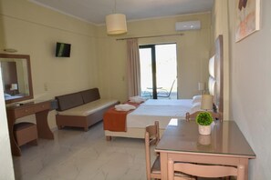 Free cots/infant beds, free WiFi, bed sheets - Ilias Apartments (Chania)