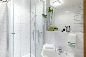 Single Room | Bathroom | Shower, towels - sleepIN (Ingolstadt)