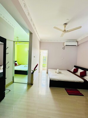 Habitación Prestigio con 2 camas individuales | Edredón, caja de seguridad en la habitación y decoración personalizada 