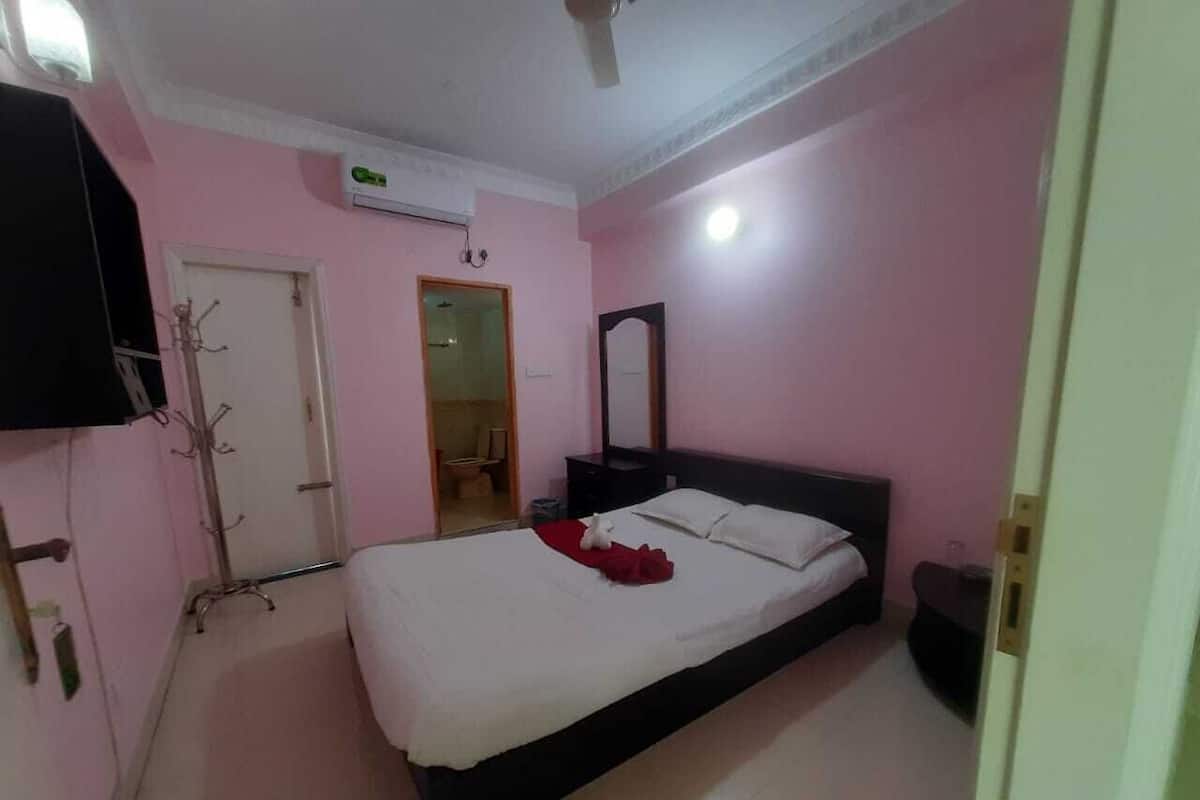 1 habitación, cubrecamas y caja de seguridad en la habitación