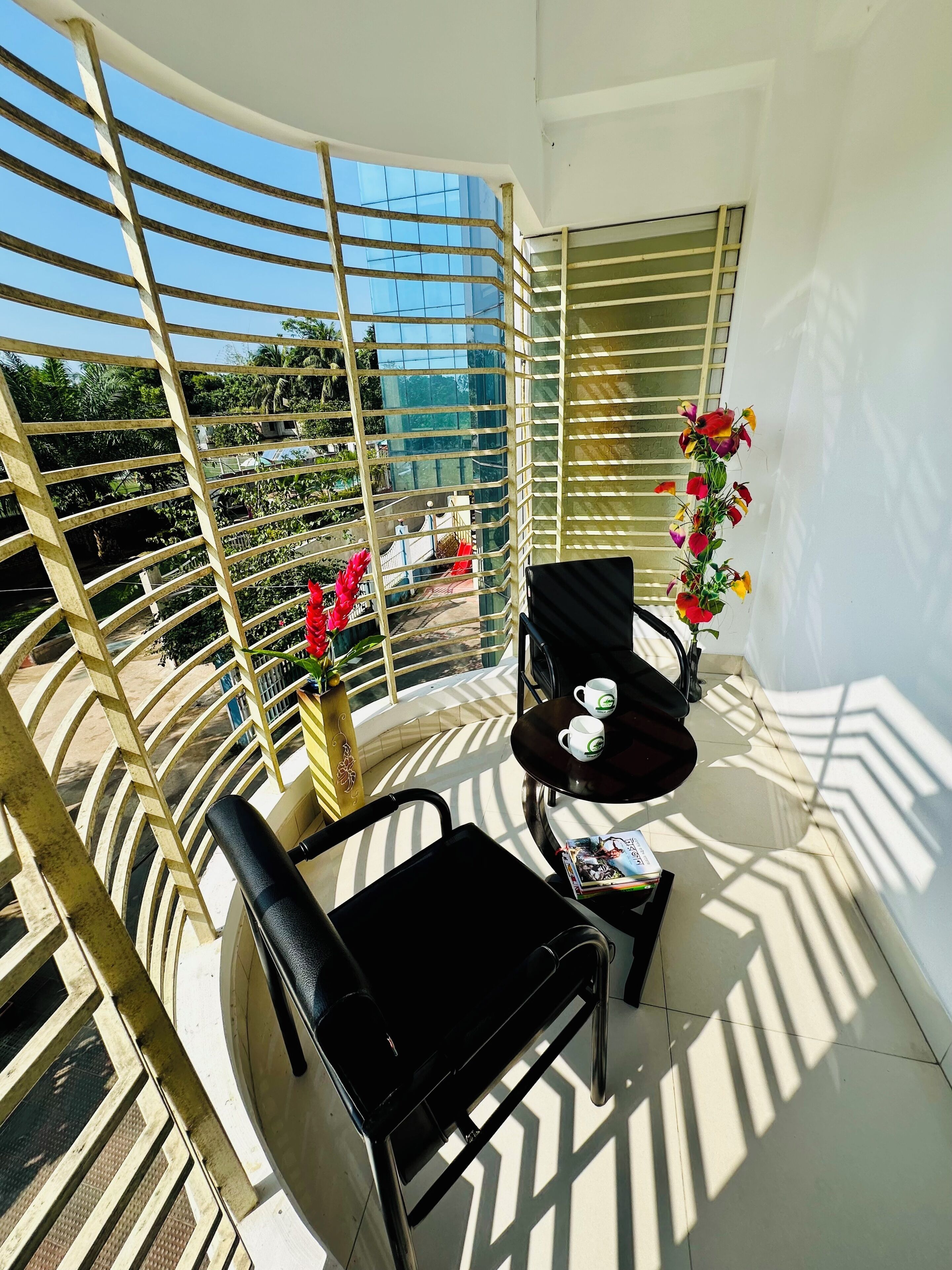 Signature Studio | Down comforters, in-room safe, individually decorated