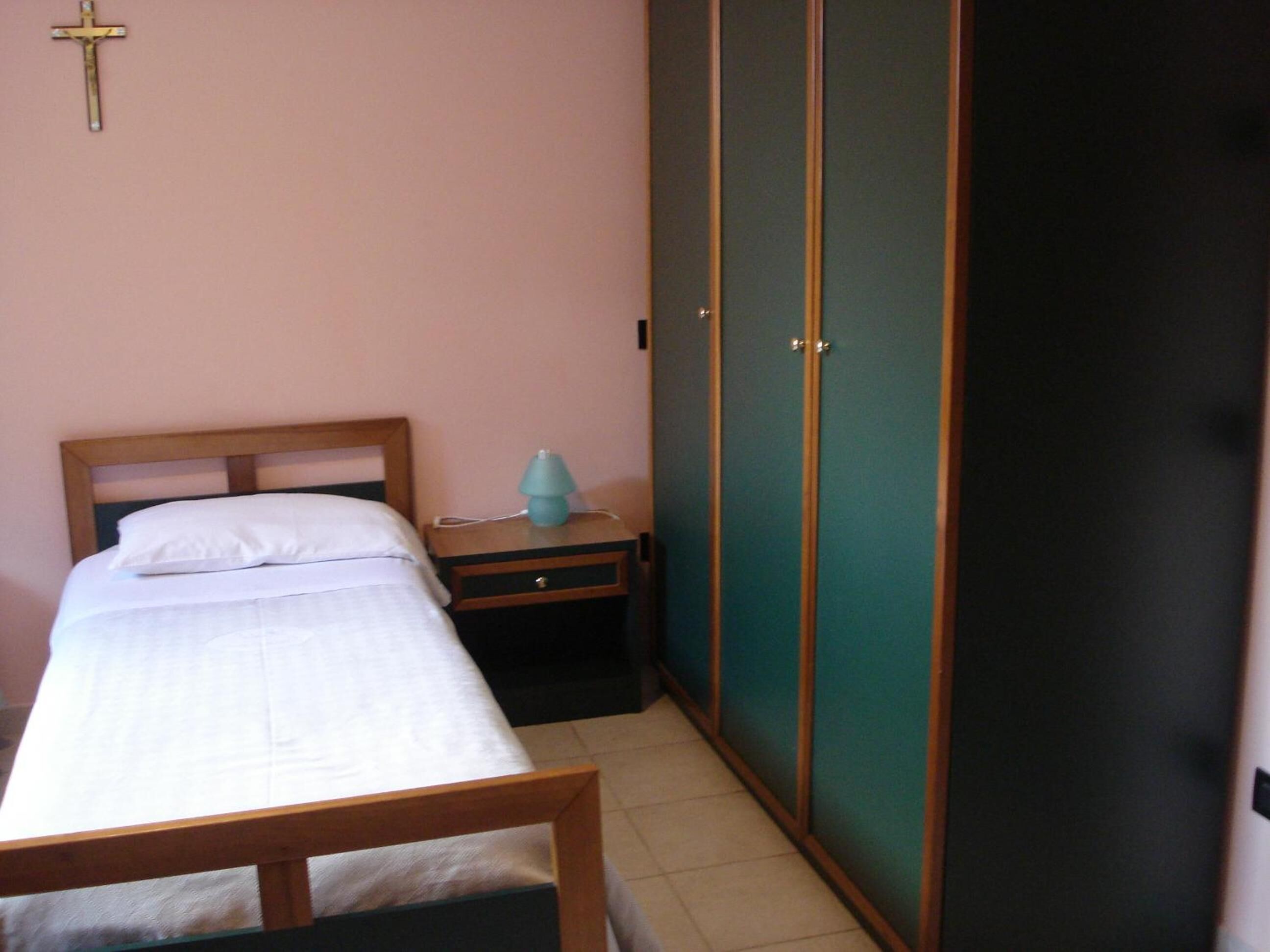 1 bedroom, desk, cribs/infant beds, free WiFi