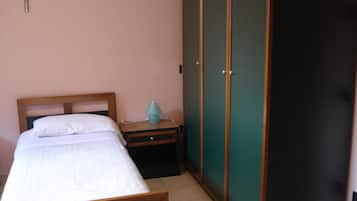1 bedroom, desk, cribs/infant beds, free WiFi